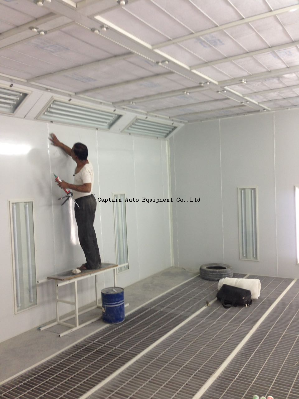 Spray Booth/Paint Booth with Baking for Small Cars